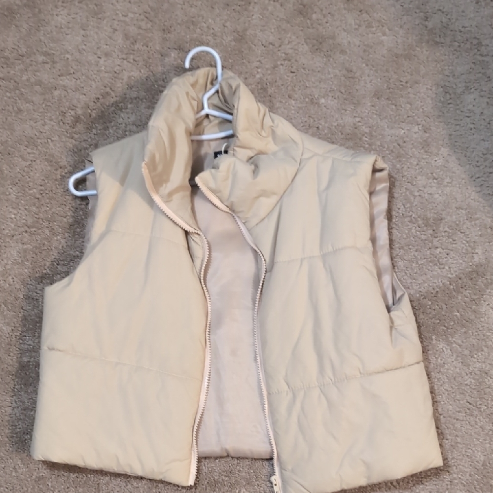 Cream Sleeveless Cropped Vest